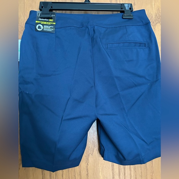 Women’s PGA Tour Navy golf shorts, size 8. - Picture 3 of 5
